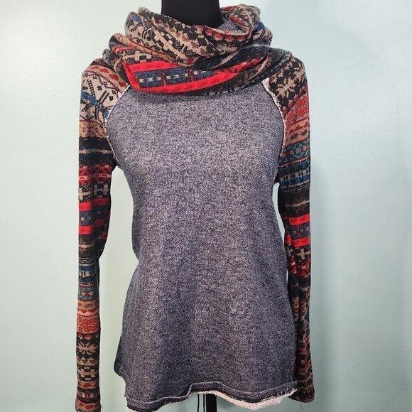 Mon Ami Gray Aztec Turtleneck Sweater
Lot F - Picture 1 of 7